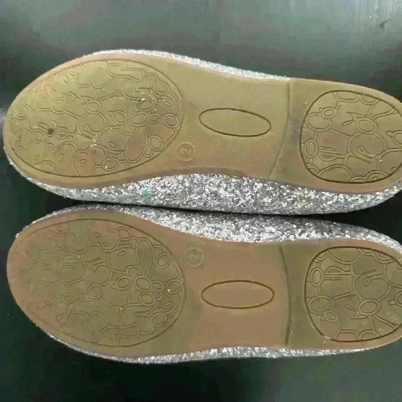 Silver sequin kids flats in size 2 in  perfect condition worn once - Picture 5 of 7